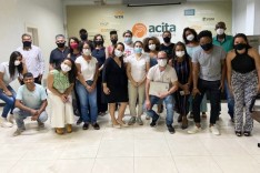 Donos de bares e restaurantes passam por treinamento sobre violência contra a mulher 